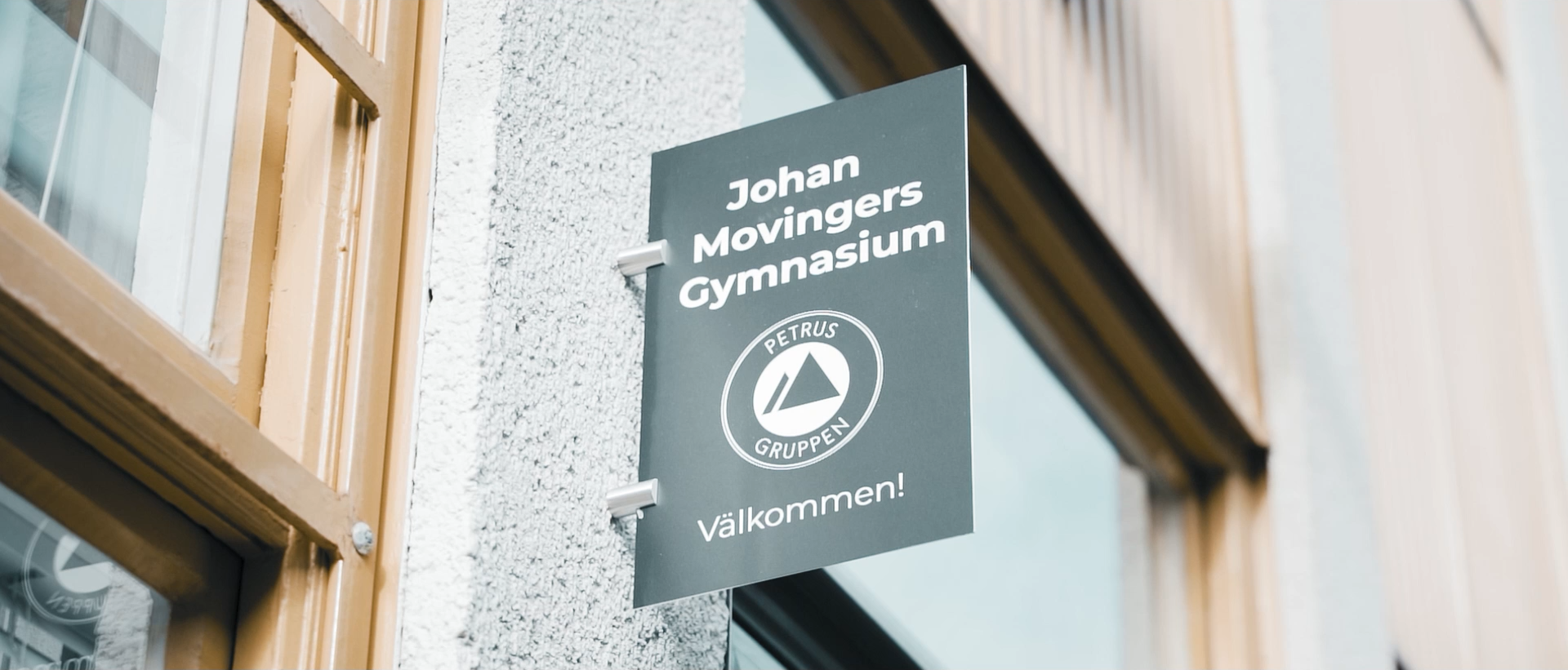 Ingång till Johan Movingers gymnasium.