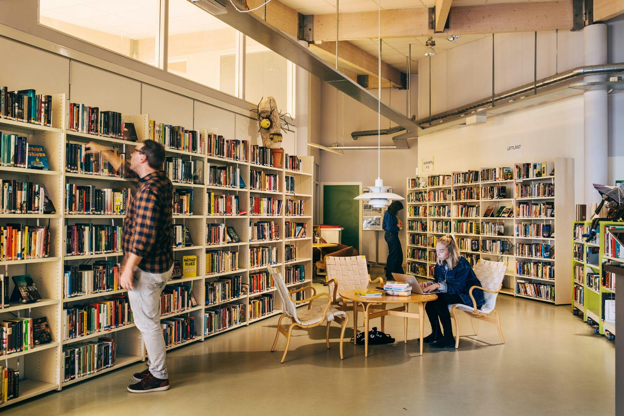 Biblioteket Fryshuset gymnasium. 